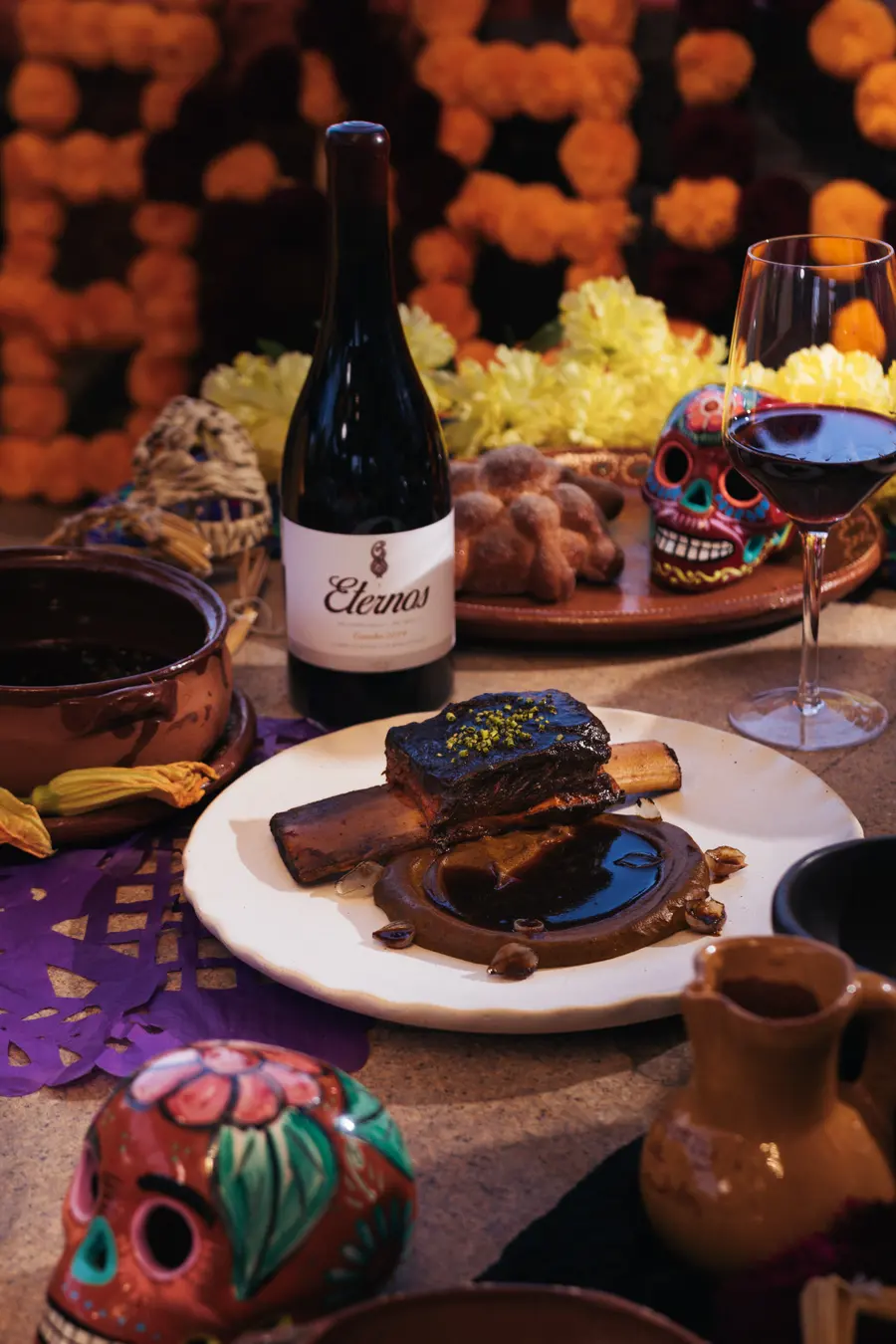 Short rib de res braseado junto al vino Eternos